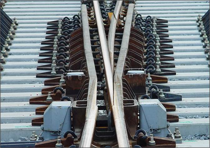 자갈궤도용 노스가동분기기(고속 크로싱부).jpg