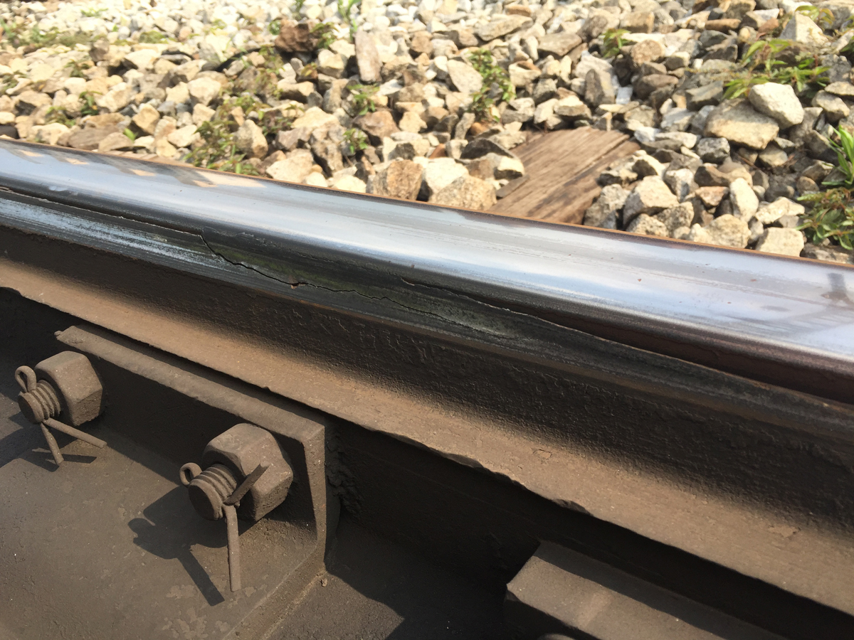 분기기 텅레일 첨단 마모.jpg