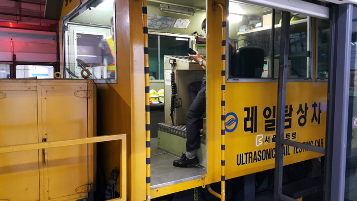 서울메트로 레일탐상차.jpg