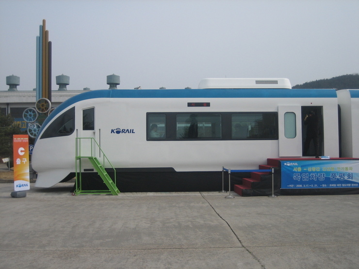 EMU(간선형 전기동차)_1.jpg