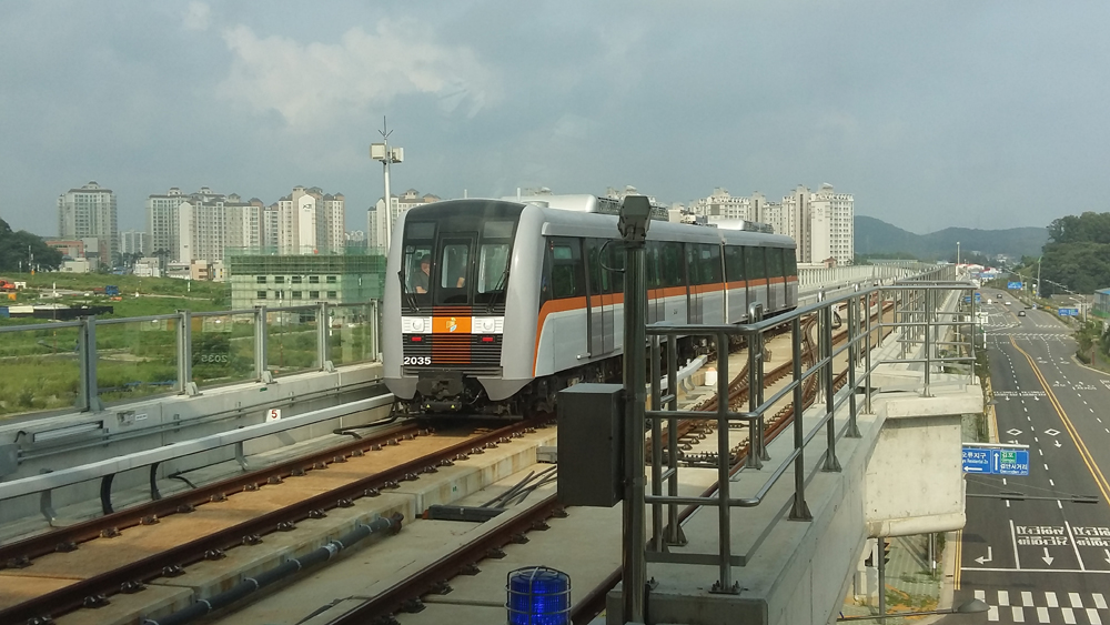 인천지하철2호선 전동차.jpg