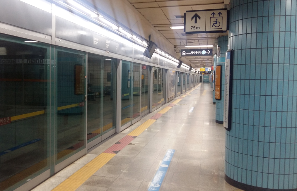 6호선 녹사평역.jpg