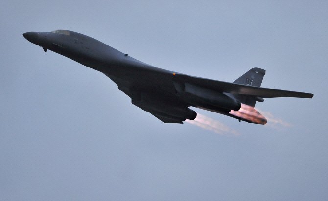 B-1 랜서_5.jpg
