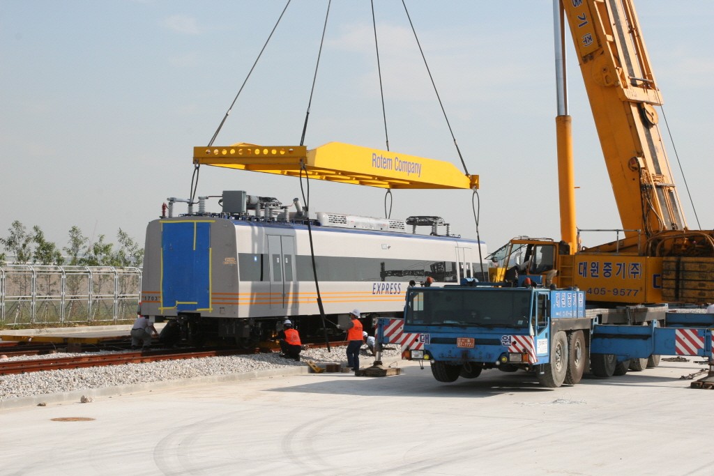 2012-11-06 열차기중기 작업.jpg