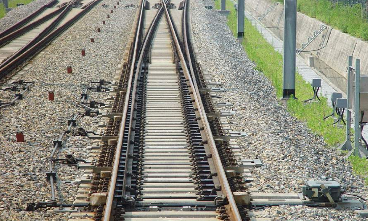 자갈궤도 고속분기기.jpg